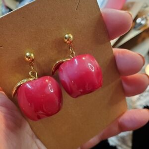 Vintage Avon Apple Pierced Earrings (Lucite)